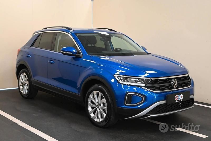 Usata VW T-Roc Sport 149 CV (109 kW) 2023 Blu SUV