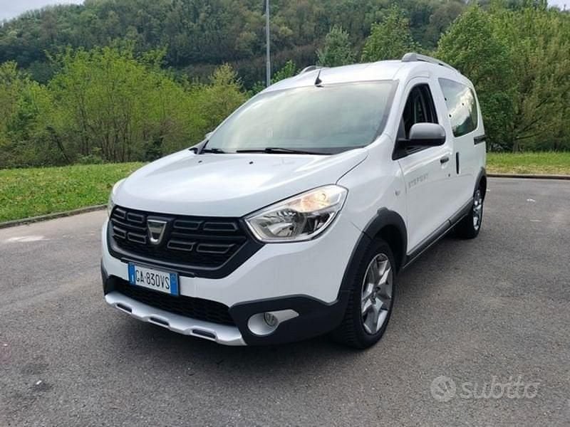 Usata Dacia Dokker Stepway 95 CV (69 kW) 2020 Blu Monovolume