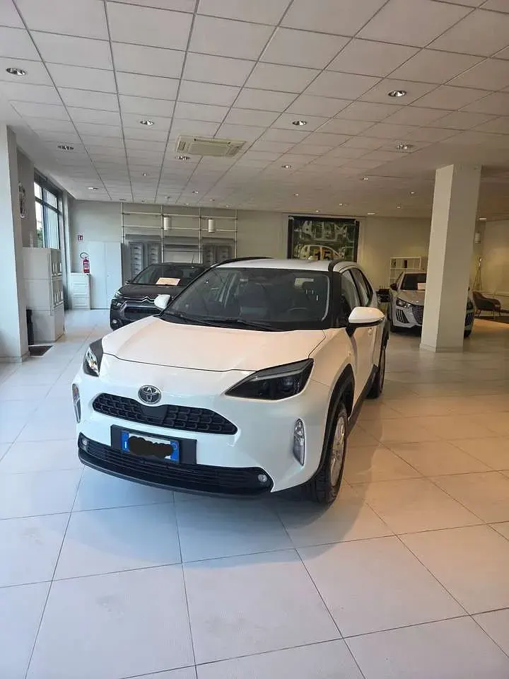 Usata Toyota Yaris Cross Active 92 CV (67 kW) 2025 Bianco SUV