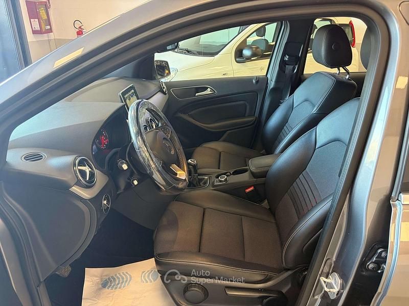 Käytetty Mercedes B180 Premium 109 HP (80 kW) 2017 Hopea Tila-auto