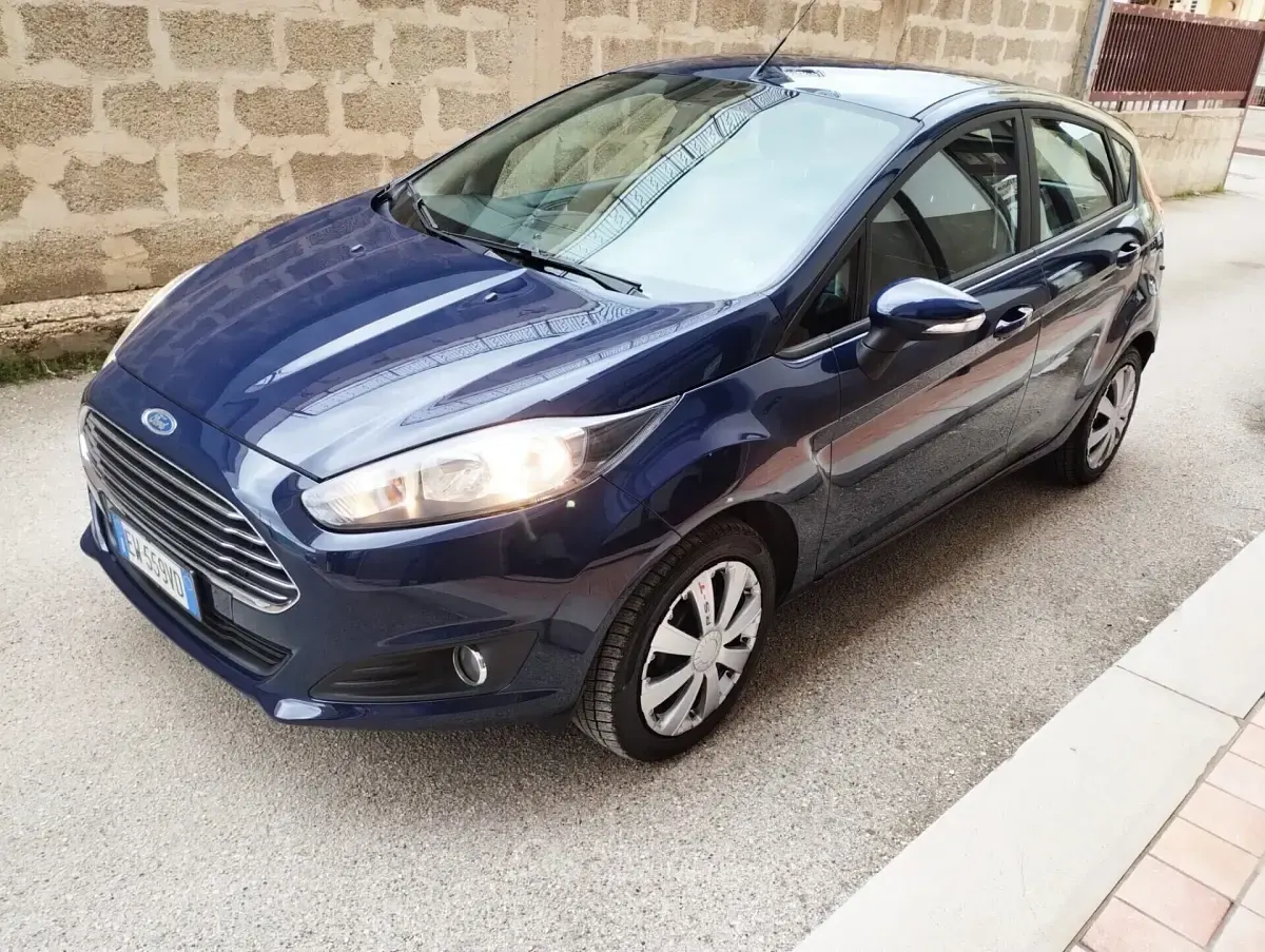 Second-hand Ford Fiesta 80 CP (58 kW) 2014 Albastru Hatchback