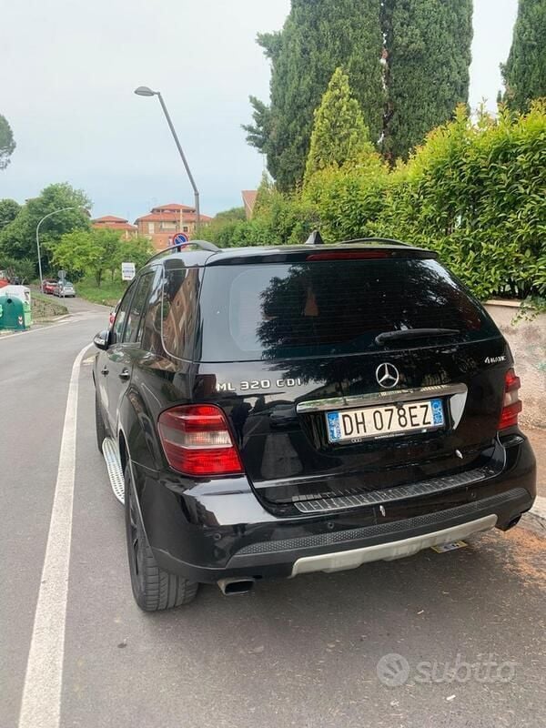 Usata Mercedes ML320 224 CV (164 kW) 2007 Nero SUV