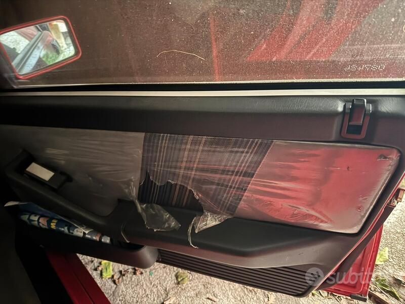 Usata Lancia Delta 140 CV (102 kW) 1989 Rosso Utilitaria