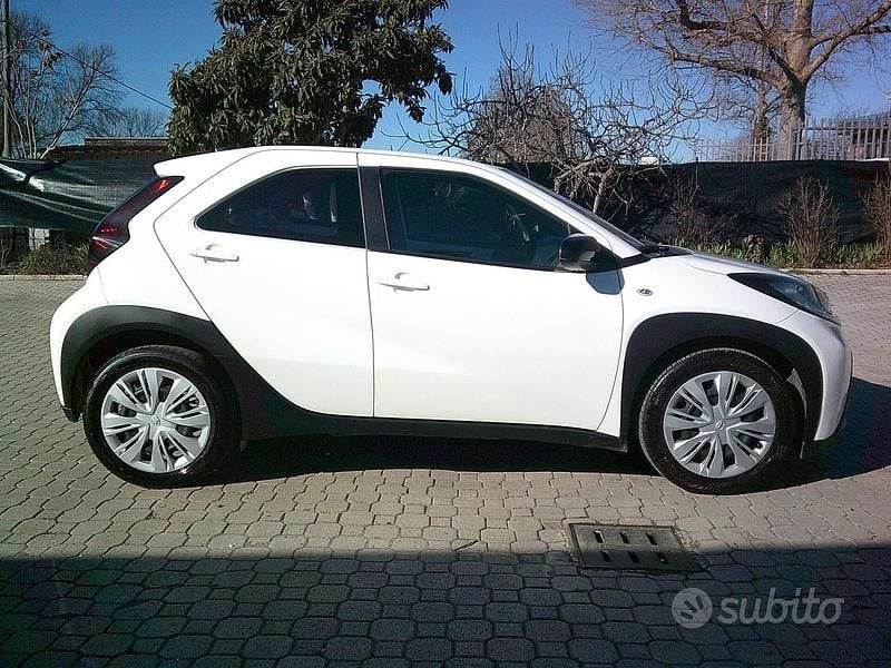 Usata Toyota Aygo X Active 72 CV (52 kW) 2023 Bianco SUV