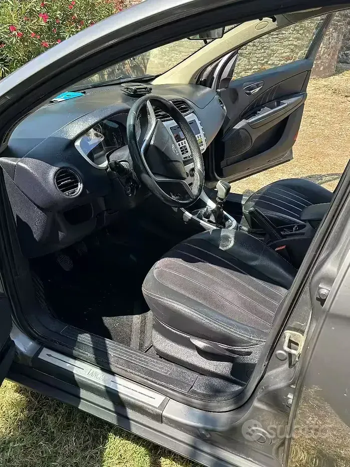 Usata Lancia Delta 120 CV (88 kW) 2010 Grigio Utilitaria