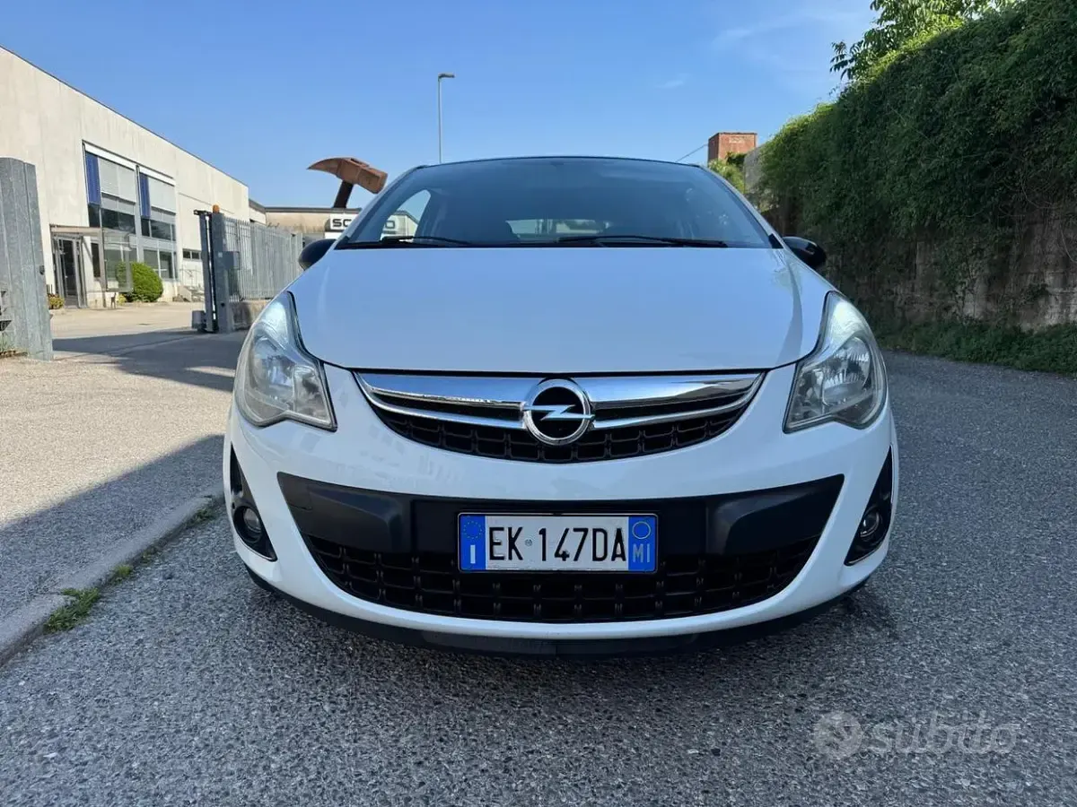 Usata Opel Corsa 86 CV (63 kW) 2011 Bianco Utilitaria