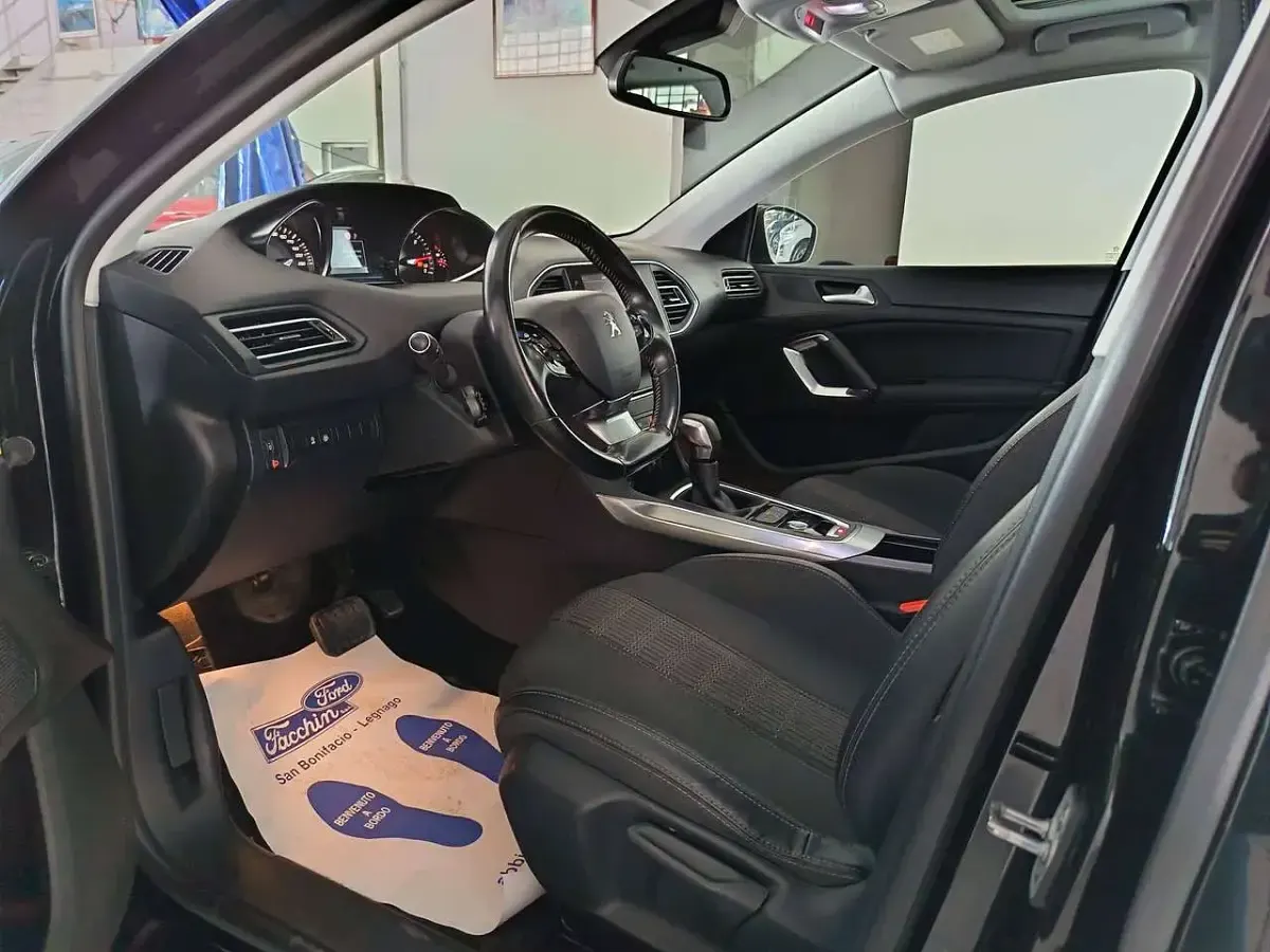 Usata Peugeot 308 Allure 120 CV (88 kW) 2018 Nero Berlina