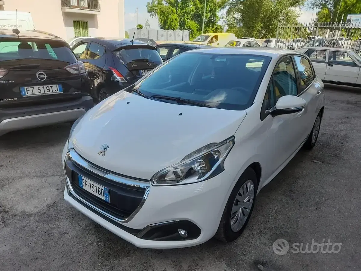 Usata Peugeot 208 Allure 82 CV (60 kW) 2016 Bianco Utilitaria