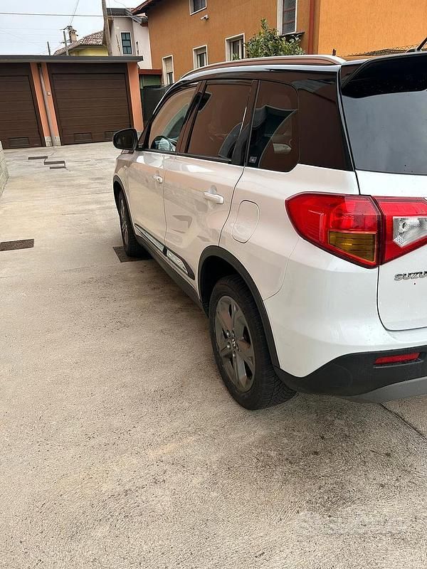 Usata Suzuki Vitara 120 CV (88 kW) 2016 Bianco SUV
