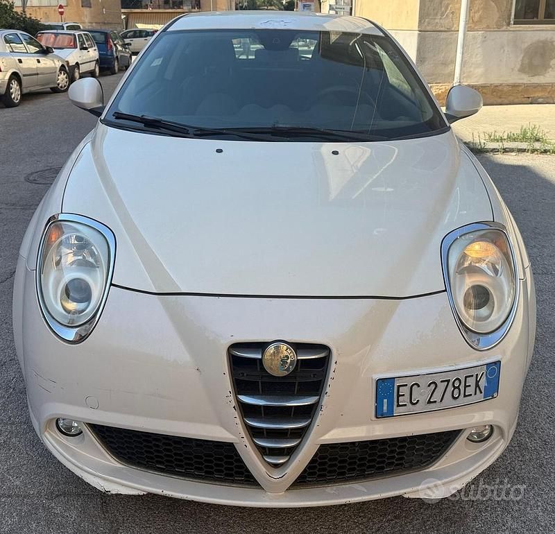 Beige Usata 2010 Alfa Romeo MiTo Distinctive Due volumi | 2350 € (Super prezzo) - Immagine 1/4