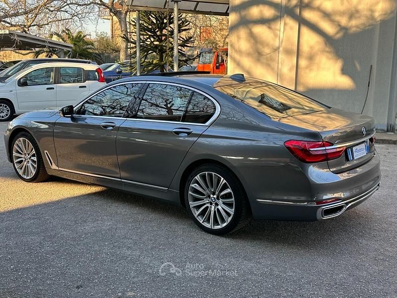 Usata BMW 740 Luxury Line 320 CV (235 kW) 2016 Gray Berlina