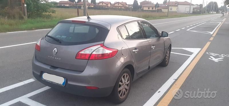 Usata Renault Mégane Luxe 130 CV (95 kW) 2009 Grigio Berlina