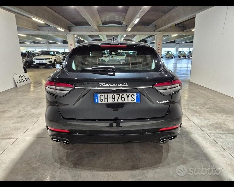 Usata Maserati Levante 330 CV (242 kW) 2022 Nero SUV