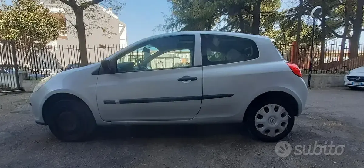 Usata Renault Clio II 75 CV (55 kW) 2006 Grigio Utilitaria