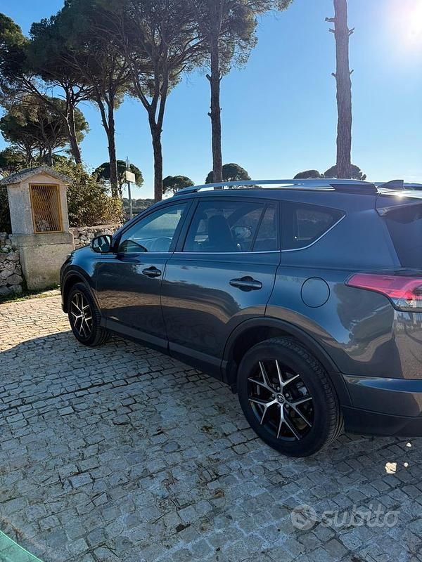 Usata Toyota RAV4 Business Edition 143 CV (105 kW) 2017 Station wagon