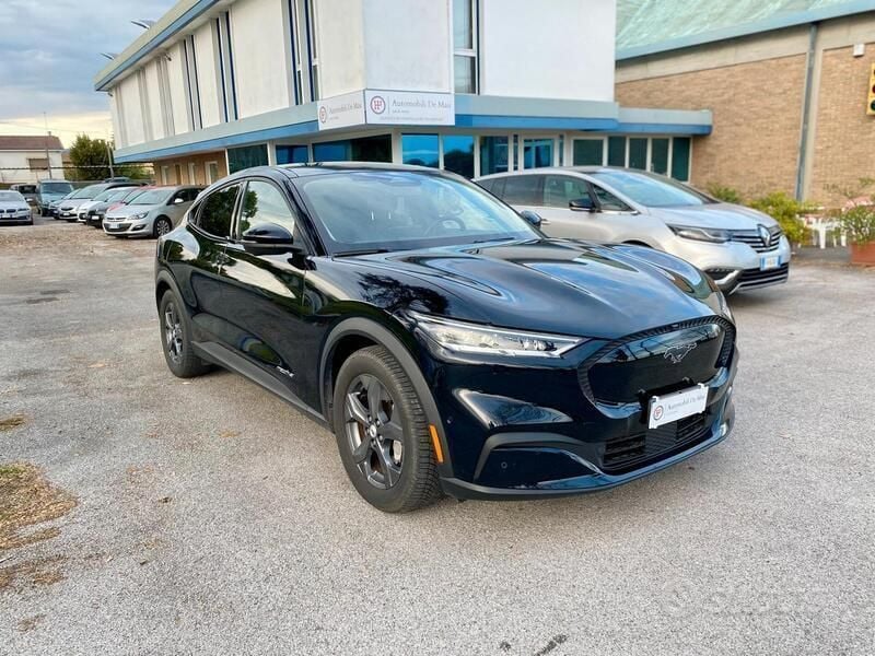 Nero Usata 2021 Ford Mustang Mach-E Standard Range SUV | 26.990 € (Ottimo prezzo) - Immagine 1/4