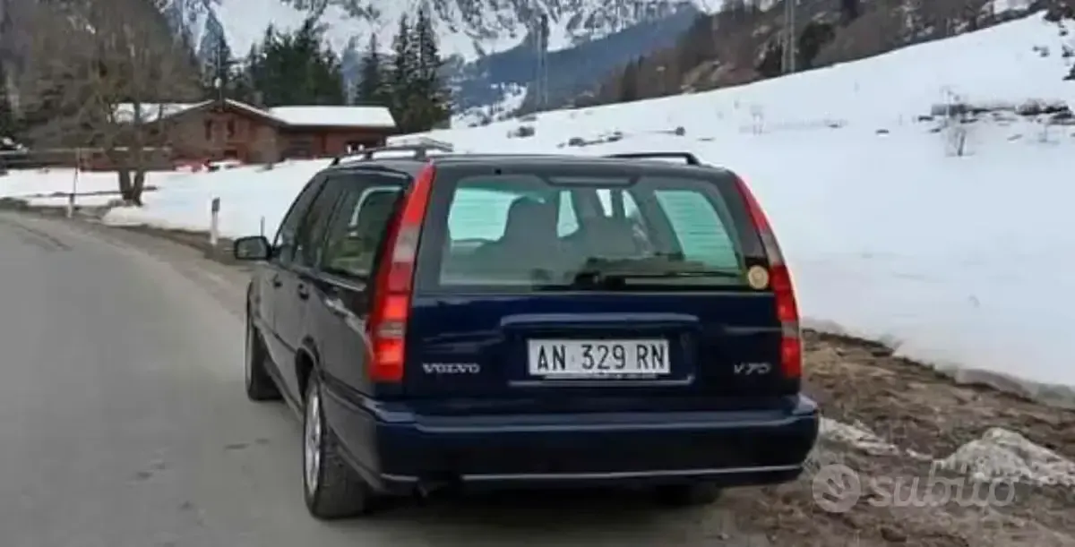 Usata Volvo V70 126 CV (92 kW) 1997 Bluazzurro Station wagon