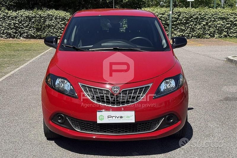 Usata Lancia Ypsilon Silver 69 CV (50 kW) 2022 Rosso Utilitaria