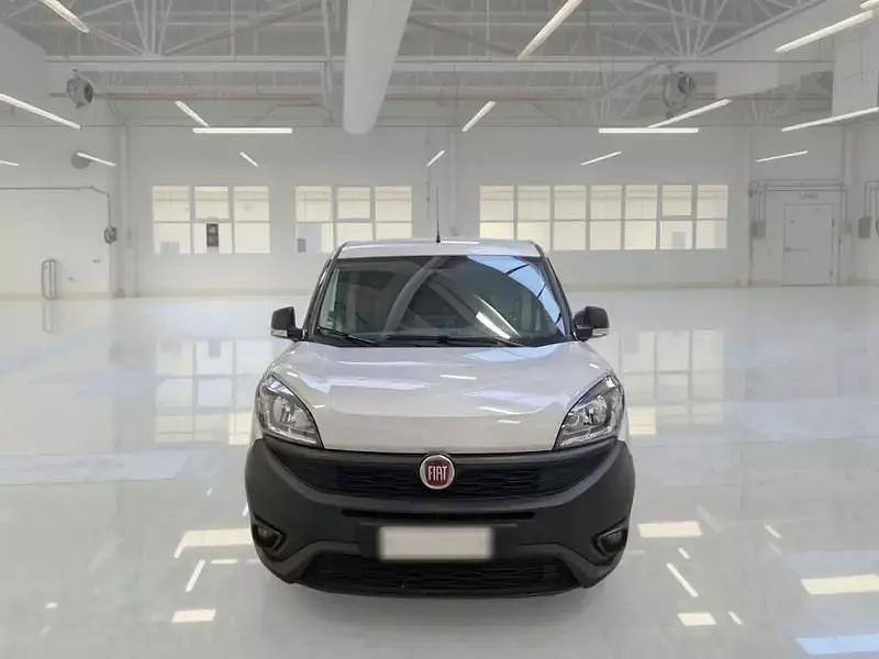 Usata Fiat Doblò Lounge 120 CV (88 kW) 2021 Bianco Monovolume