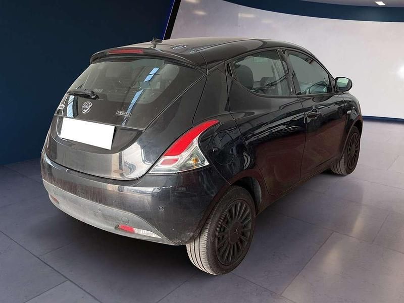 Usata Lancia Ypsilon Silver 71 CV (52 kW) 2021 Nero Utilitaria