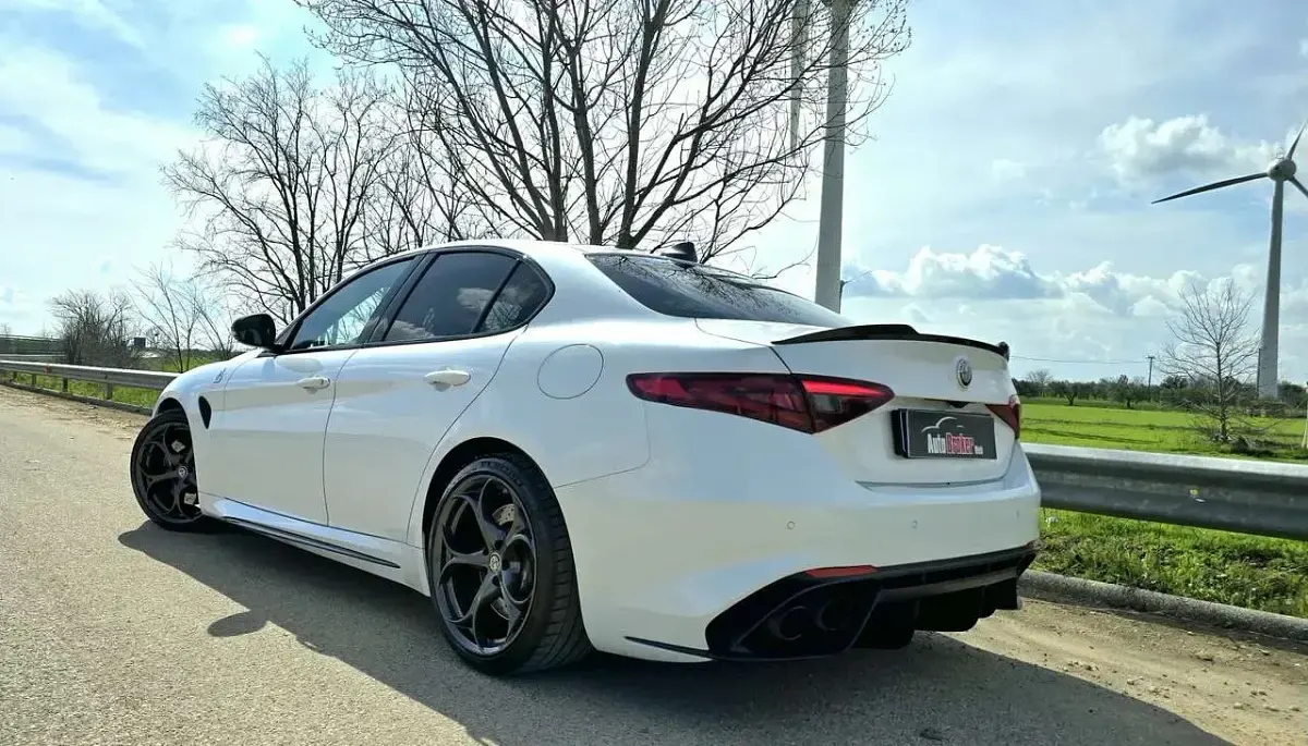 Usata Alfa Romeo Giulia Quadrifoglio 510 CV (375 kW) 2016 Bianco Berlina