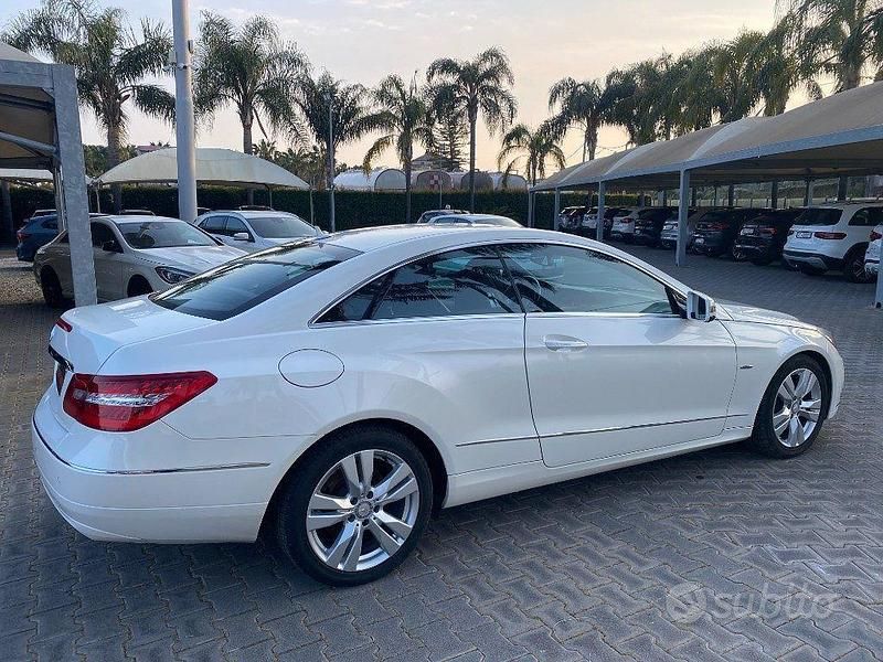 Usata Mercedes E220 Avantgarde 170 CV (125 kW) 2010 Bianco Coupé