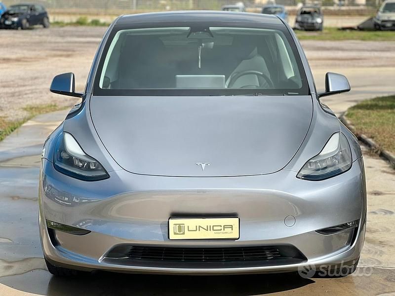 Usata Tesla Model Y Performance 189 kW (258 CV) 2024 Grigio SUV