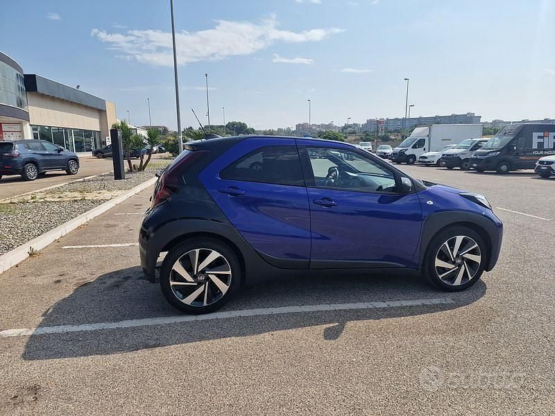 Usata Toyota Aygo X Lounge 72 CV (52 kW) 2023 Blu SUV