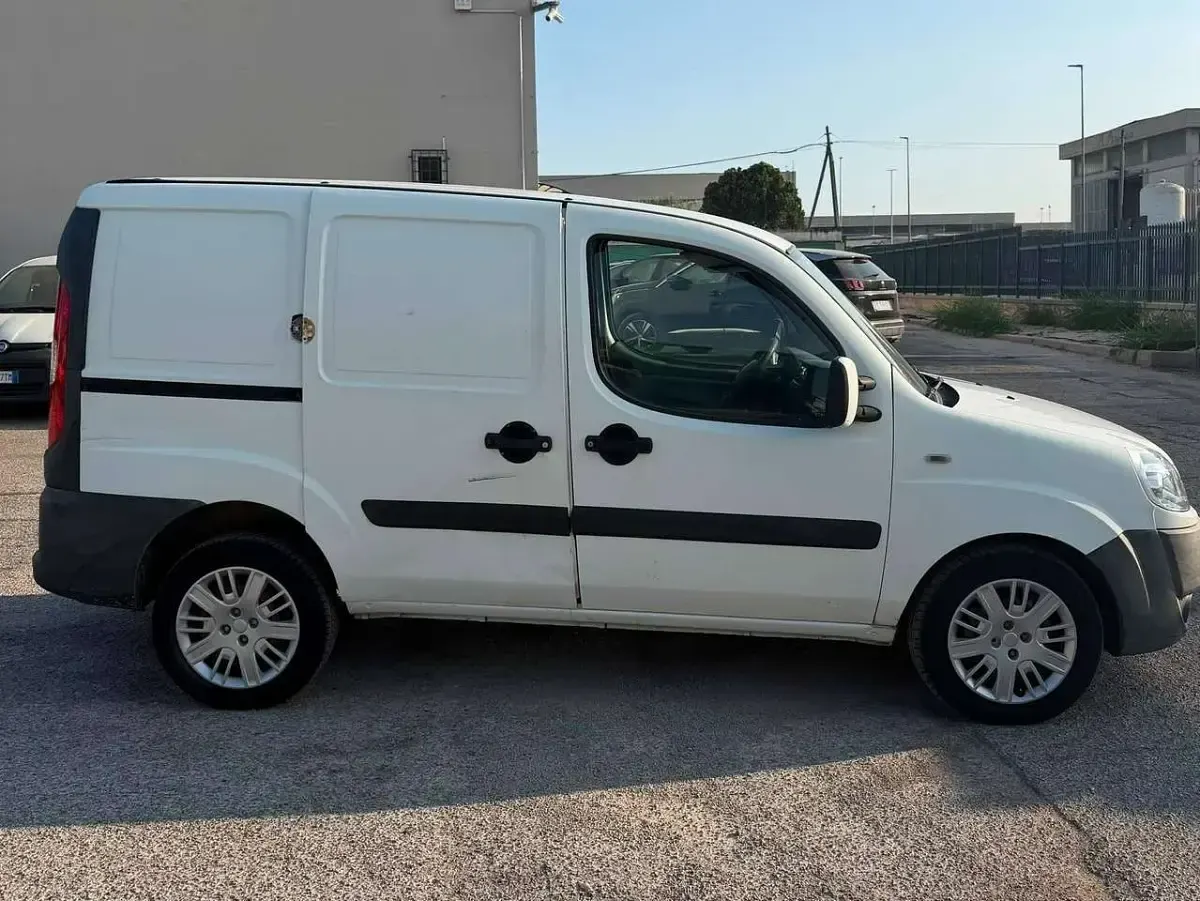 Usata Fiat Doblò 105 CV (77 kW) 2006 Bianco Monovolume