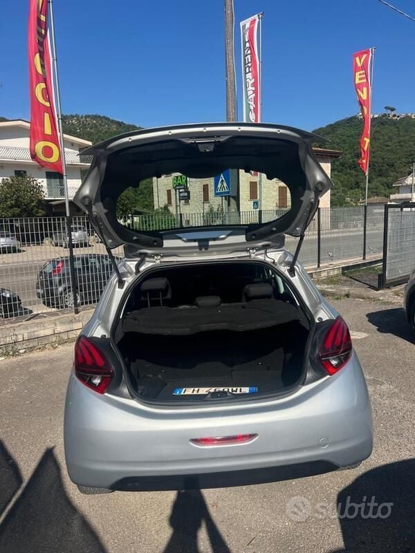 Usata Peugeot 208 Active 75 CV (55 kW) 2017 Argento Utilitaria