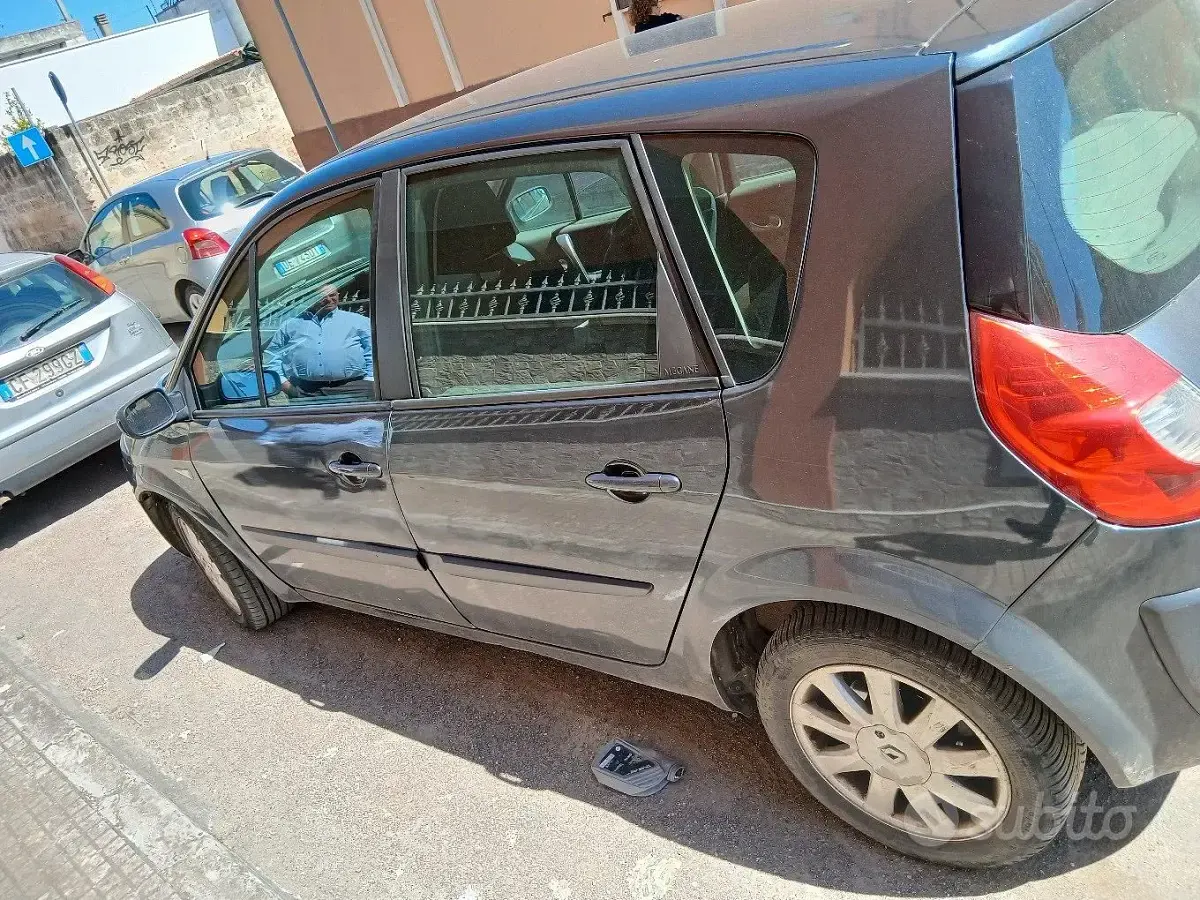 Usata Renault Scenic E-Tech 105 CV (77 kW) 2003 Berlina