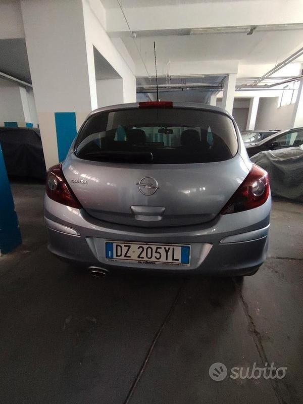 Usata Opel Corsa Sport 90 CV (66 kW) 2010 Grigio Berlina