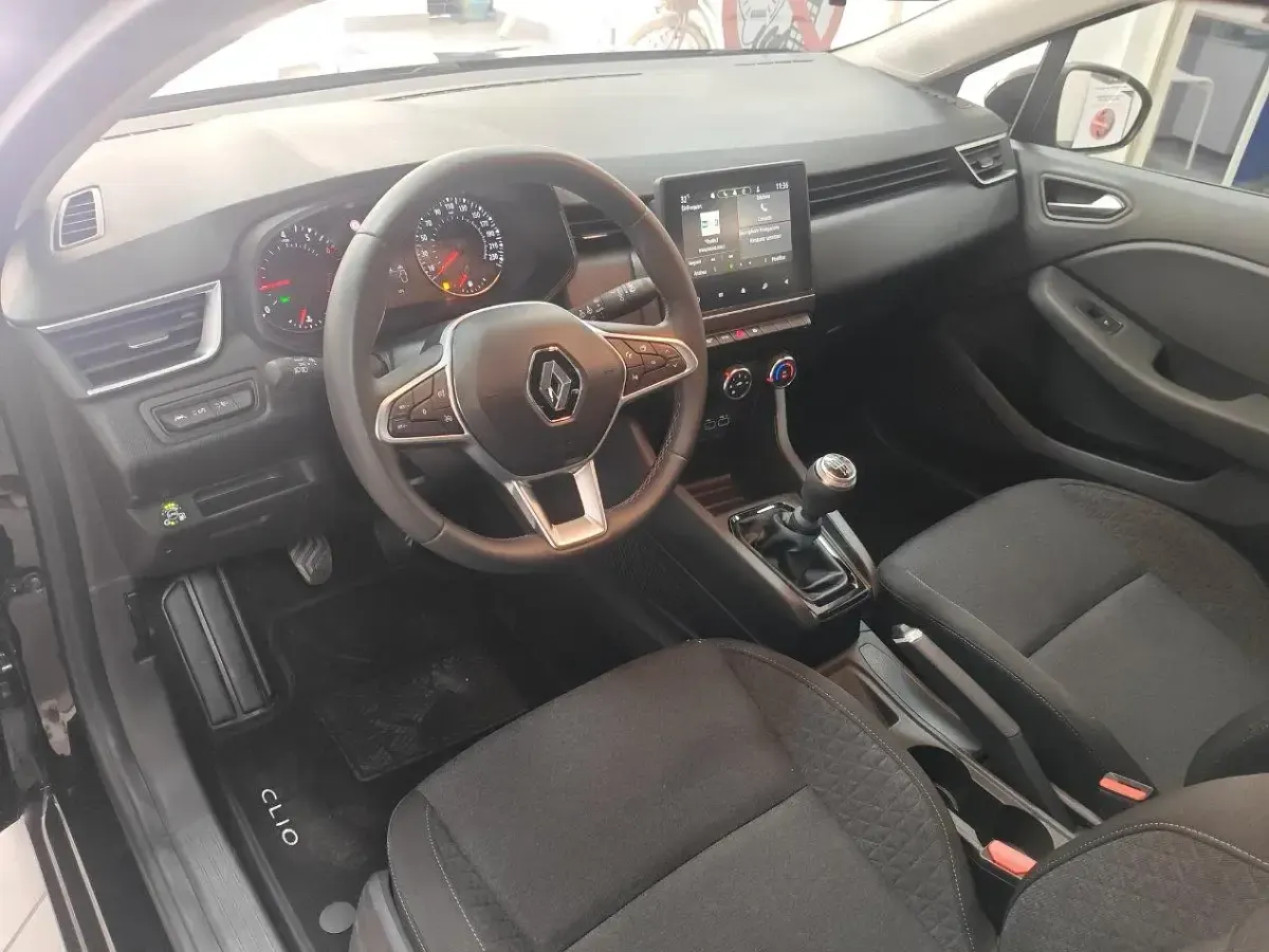 Usata Renault Clio V Equilibre 101 CV (74 kW) 2023 Viola Berlina