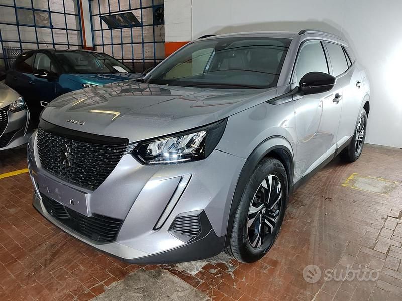 Usata Peugeot 2008 Allure 131 CV (96 kW) 2023 Grigio platinium SUV
