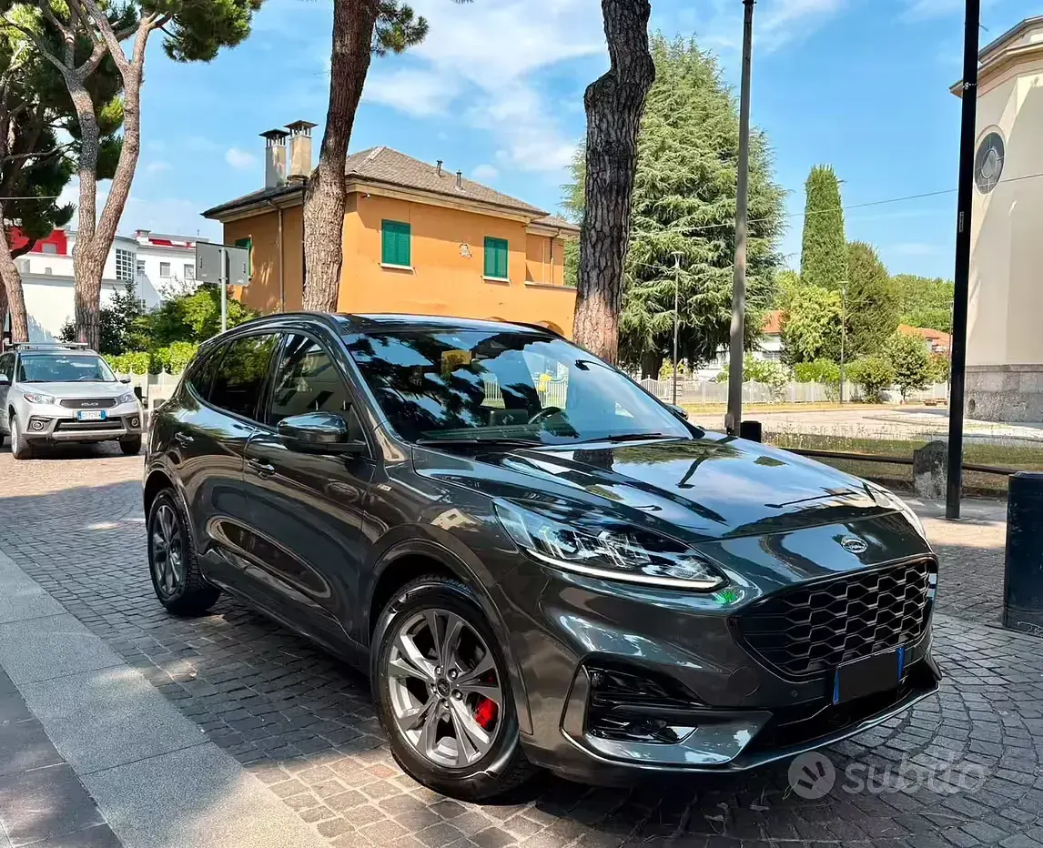 Usata Ford Kuga ST-Line 120 CV (88 kW) 2022 Grigio SUV