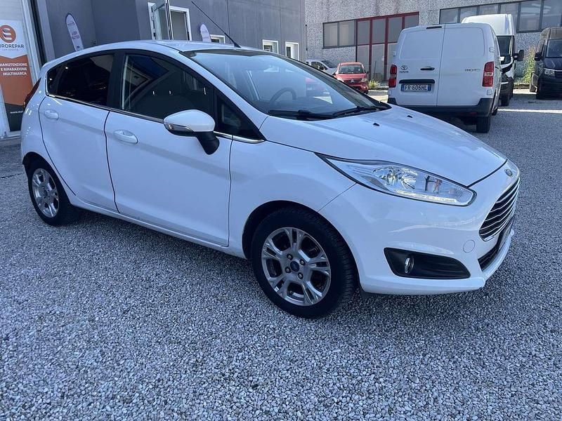 Bianco Usata 2017 Ford Fiesta Titanium Due volumi | 4300 € (Super prezzo) - Immagine 1/4