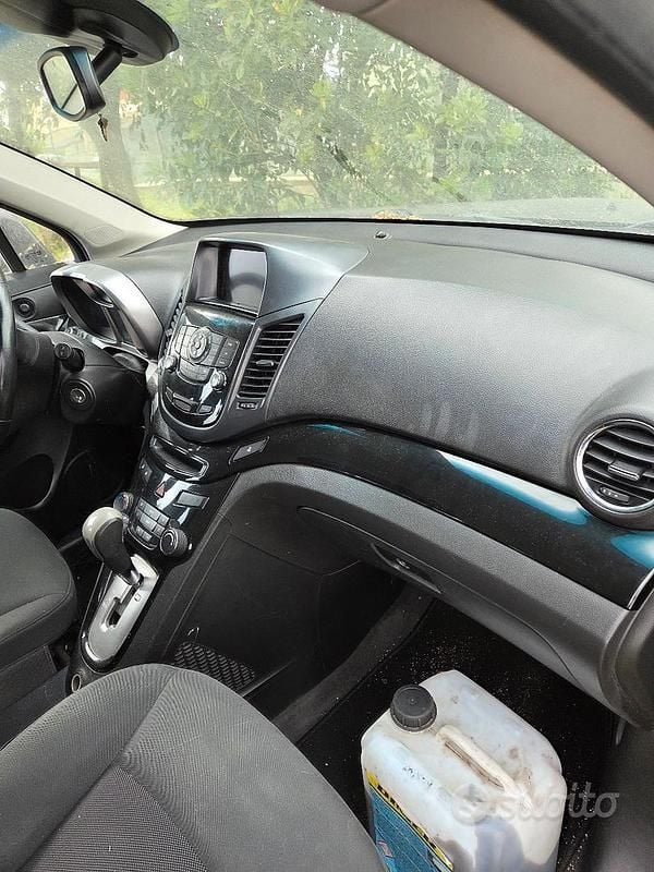 Usata Chevrolet Orlando 163 CV (119 kW) 2011 Nero Monovolume