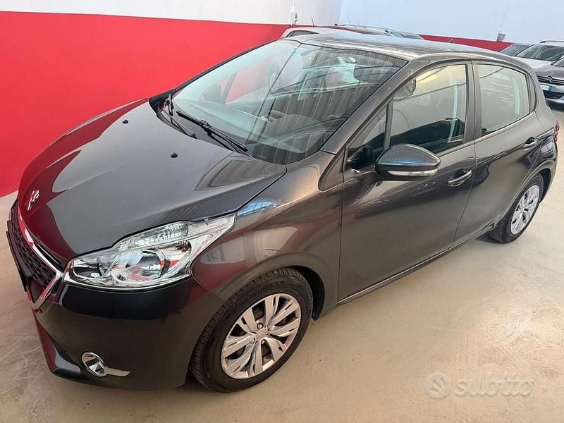 Usata Peugeot 208 Active 82 CV (60 kW) 2014 Giallo Utilitaria