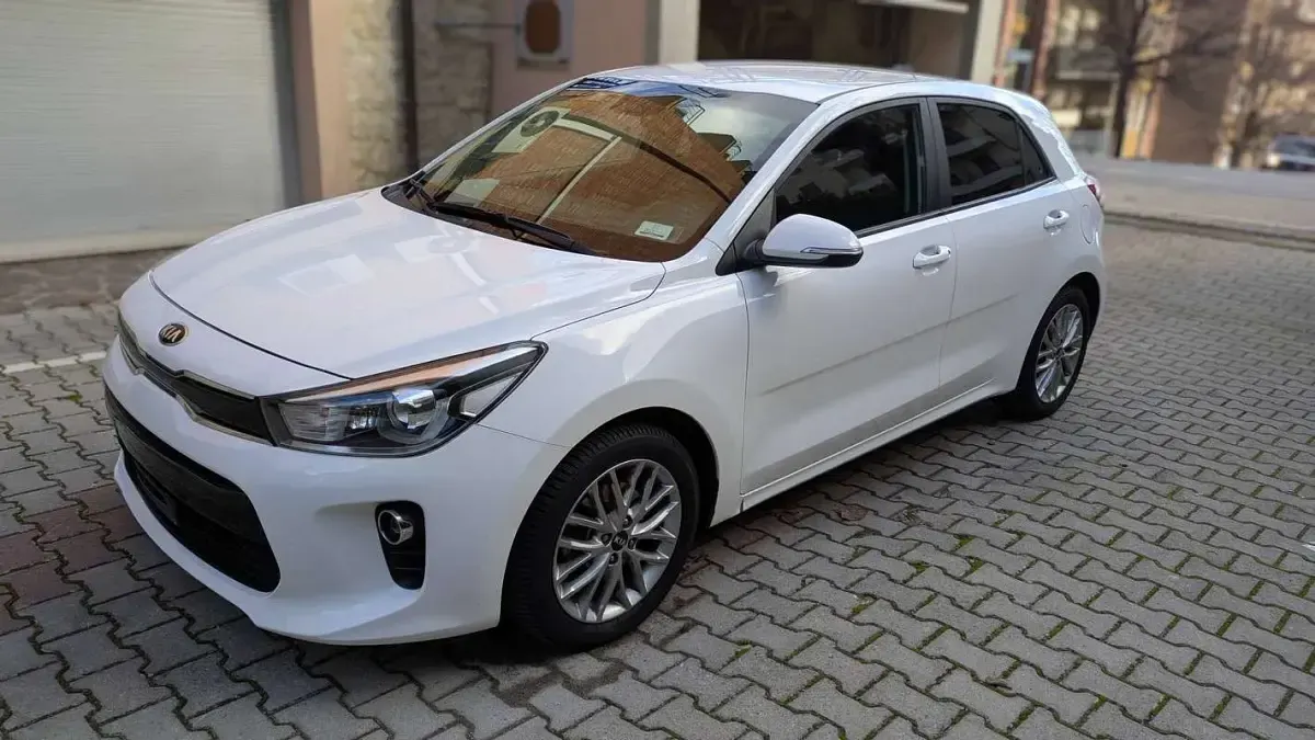Usata Kia Rio 101 CV (74 kW) 2017 Bianco Berlina
