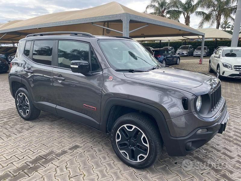 Usata Jeep Renegade Trailhawk 170 CV (125 kW) 2016 Grigio SUV