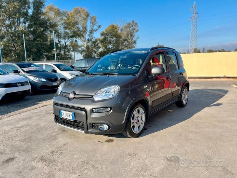 Grigio Usata 2023 Fiat Panda City Life Due volumi | 12.990 € (Cara) - Immagine 1/4