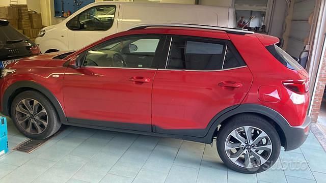 Usata Kia Stonic Style 100 CV (73 kW) 2018 Rosso SUV