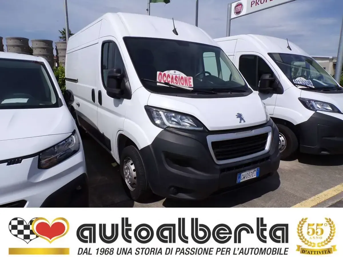 Usata Peugeot Boxer 120 CV (88 kW) 2024 Bianco pastello Furgone