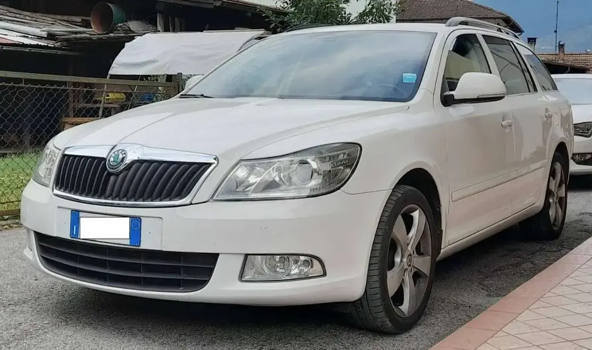 Usata Skoda Octavia Ambition 105 CV (77 kW) 2011 Bianco Station wagon