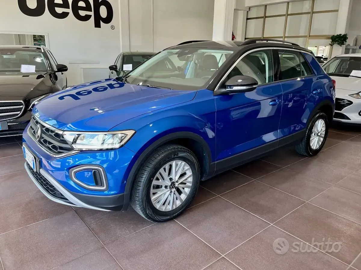 Usata VW T-Roc Style 150 CV (110 kW) 2023 Blu SUV
