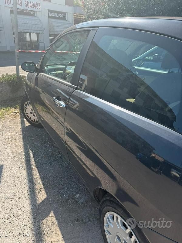 Usata Lancia Ypsilon 2004 Utilitaria