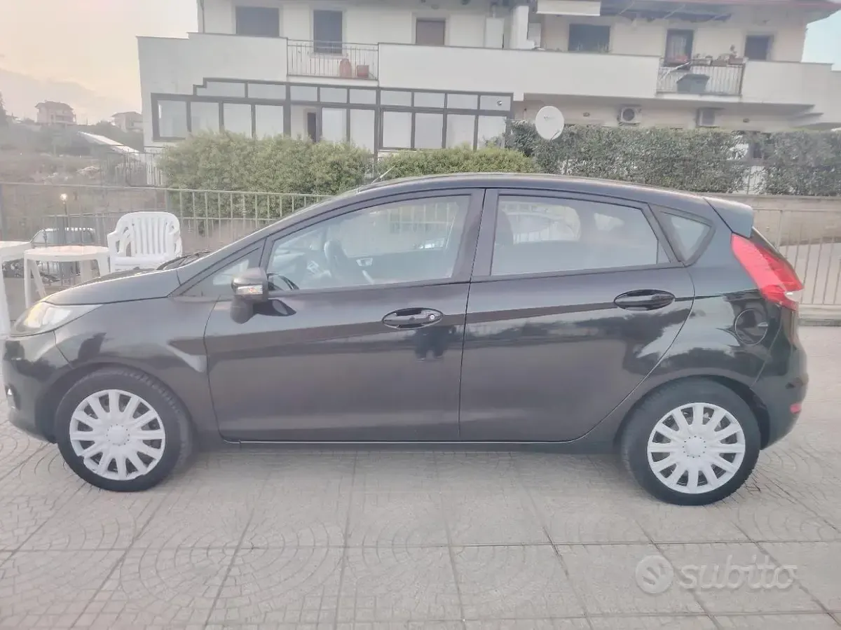 Usata Ford Fiesta 82 CV (60 kW) 2012 Berlina