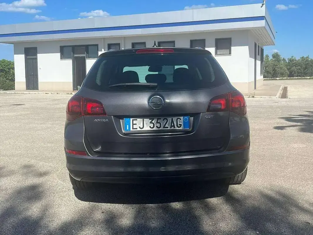Usata Opel Astra Cosmo 110 CV (80 kW) 2011 Station wagon
