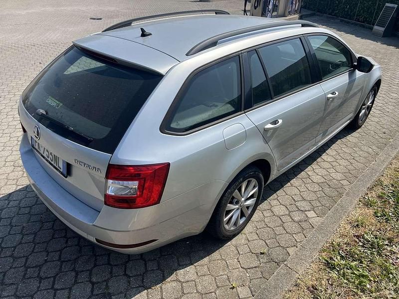 Usata Skoda Octavia Executive 116 CV (85 kW) 2017 Argento Station wagon