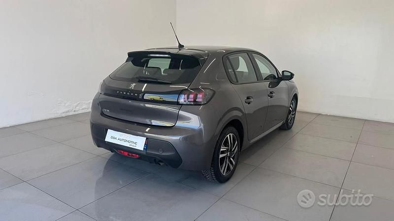 Usata Peugeot 208 Allure 101 CV (74 kW) 2023 Grigio Utilitaria